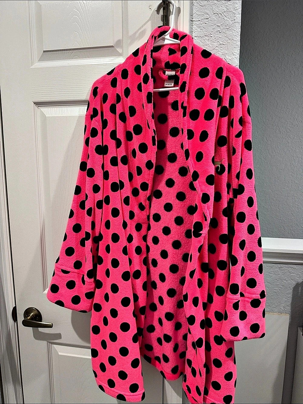 PINK Victoria's Secret PINK Polka Dot Plush Fleece Robe Pink & Black